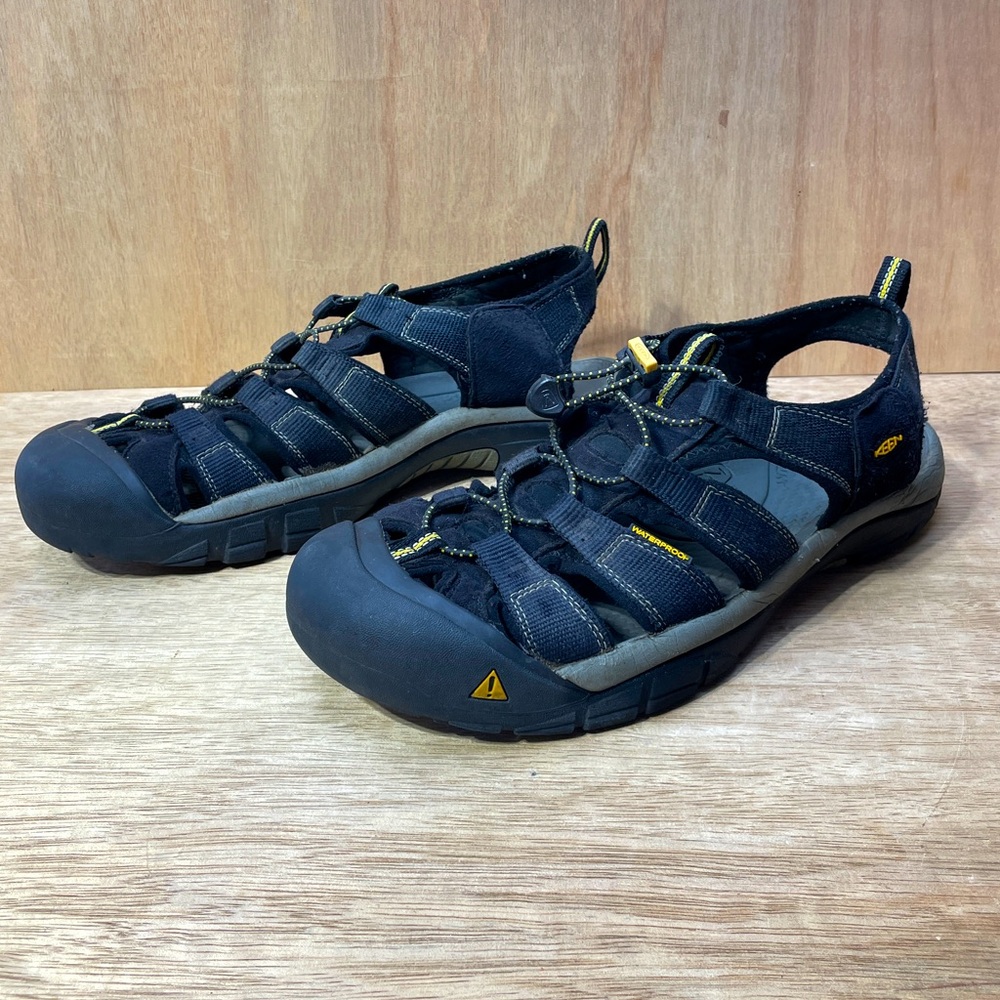 Keen Men's Black and Yellow Closed-Toe Sandals